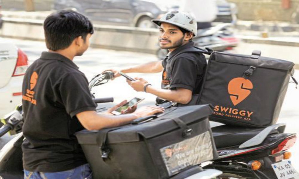 Swiggy Versus Zomato,Food Wars Become Intense,Startup Stories,2018 Latest Business News,Inspirational Stories 2018,Swiggy And Zomato Business News,Online Food Service Swiggy Business Updates 2018,Food Delivery Business in India,Swiggy Vs Zomato,Swiggy Funding News 2018,Indian Food Delivery Business