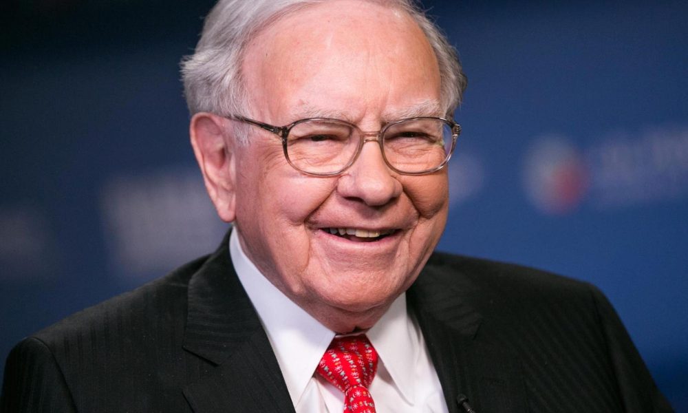 Warren Buffett Investment In Uber,Startup Stories,2018 Latest Business News,Startup News India,Deal between Buffett and Uber,CEO of Berkshire Hathaway,Uber CEO Dara Khosrowshahi,Warren Buffett Talks with Uber